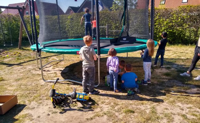 Ideas of Hope spendet Trampolin
